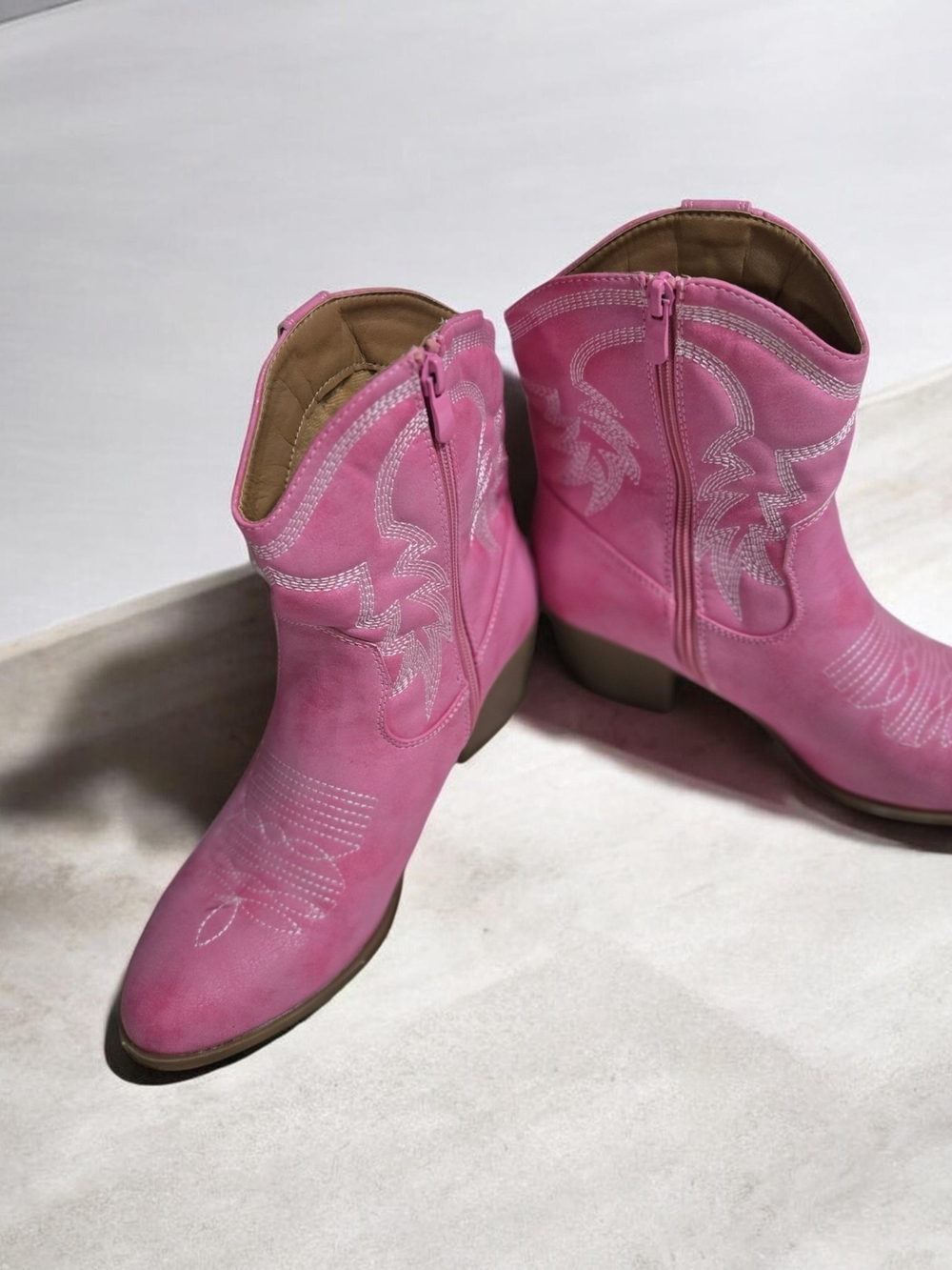 Global Win Pink  Western Ankle Boots. Size 8 EUC